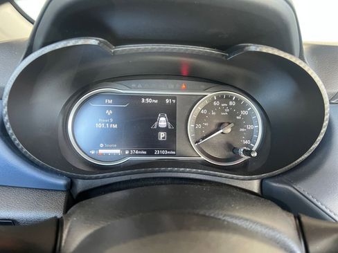 Used 2025 Nissan Versa SV FWD image 40