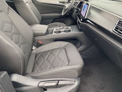 New 2026 Volkswagen Atlas Cross Sport SE FWD image 8