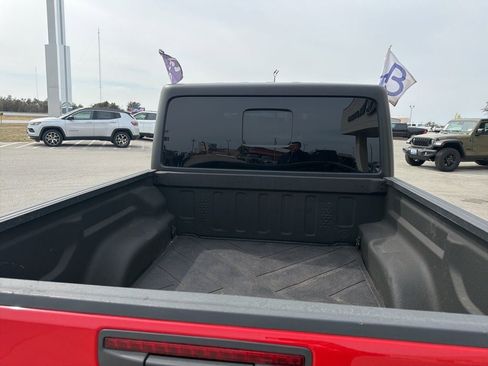 Used 2022 Jeep Gladiator Rubicon w/ Cold Weather Group image 5