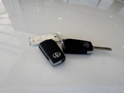 Used 2021 Toyota Corolla LE w/ Carpet Mat Package (TMS) image 20