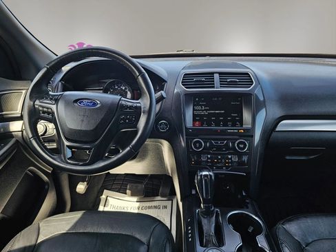 Used 2018 Ford Explorer XLT w/ Equipment Group 202A AWD/4WD image 28
