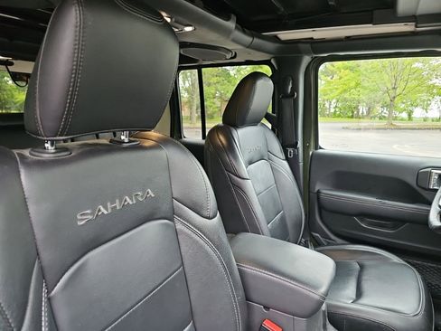 Used 2023 Jeep Wrangler Unlimited Sahara w/ Cold Weather Group AWD/4WD image 12