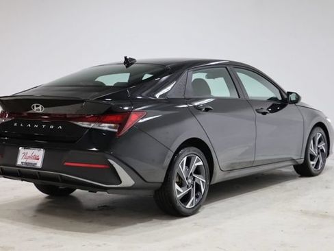 Used 2025 Hyundai Elantra Sport FWD image 8