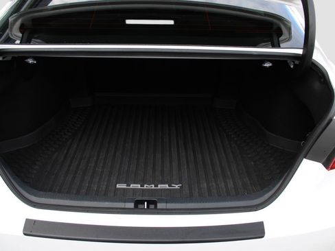 Used 2022 Toyota Camry SE image 28