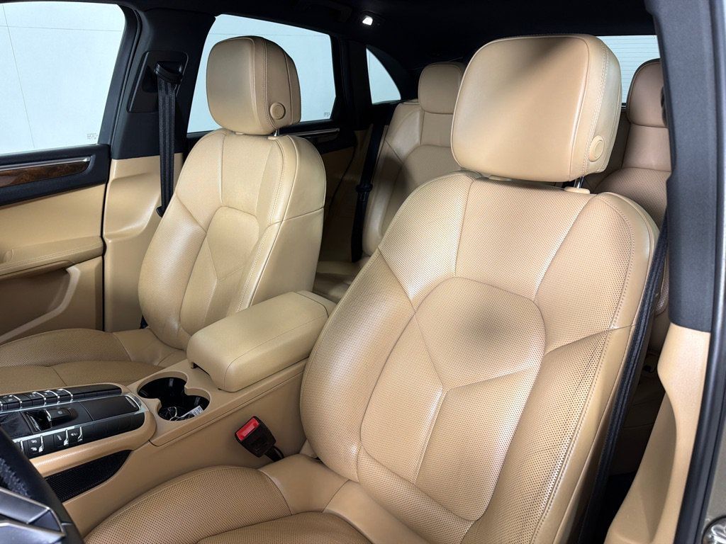 Used 2018 Porsche Macan AWD/4WD image 13