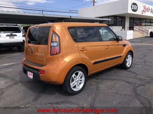 Used 2011 Kia Soul + w/ Audio Pkg FWD image 8