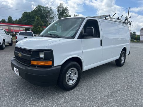 Used 2017 Chevrolet Express 2500 RWD image 7