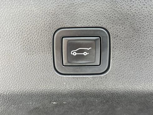 Used 2021 Chevrolet Suburban RST w/ Luxury Package AWD/4WD image 9