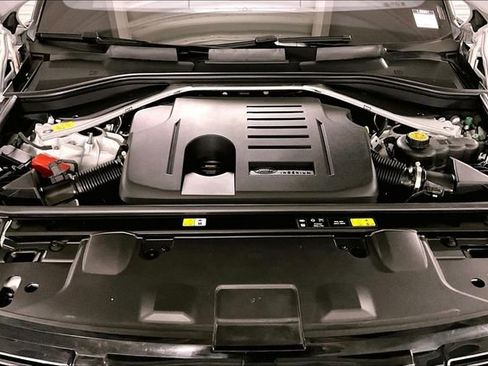 Certified 2023 Land Rover Range Rover SE image 9