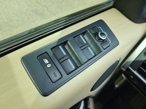 Used 2015 Land Rover Range Rover Sport HSE image 13