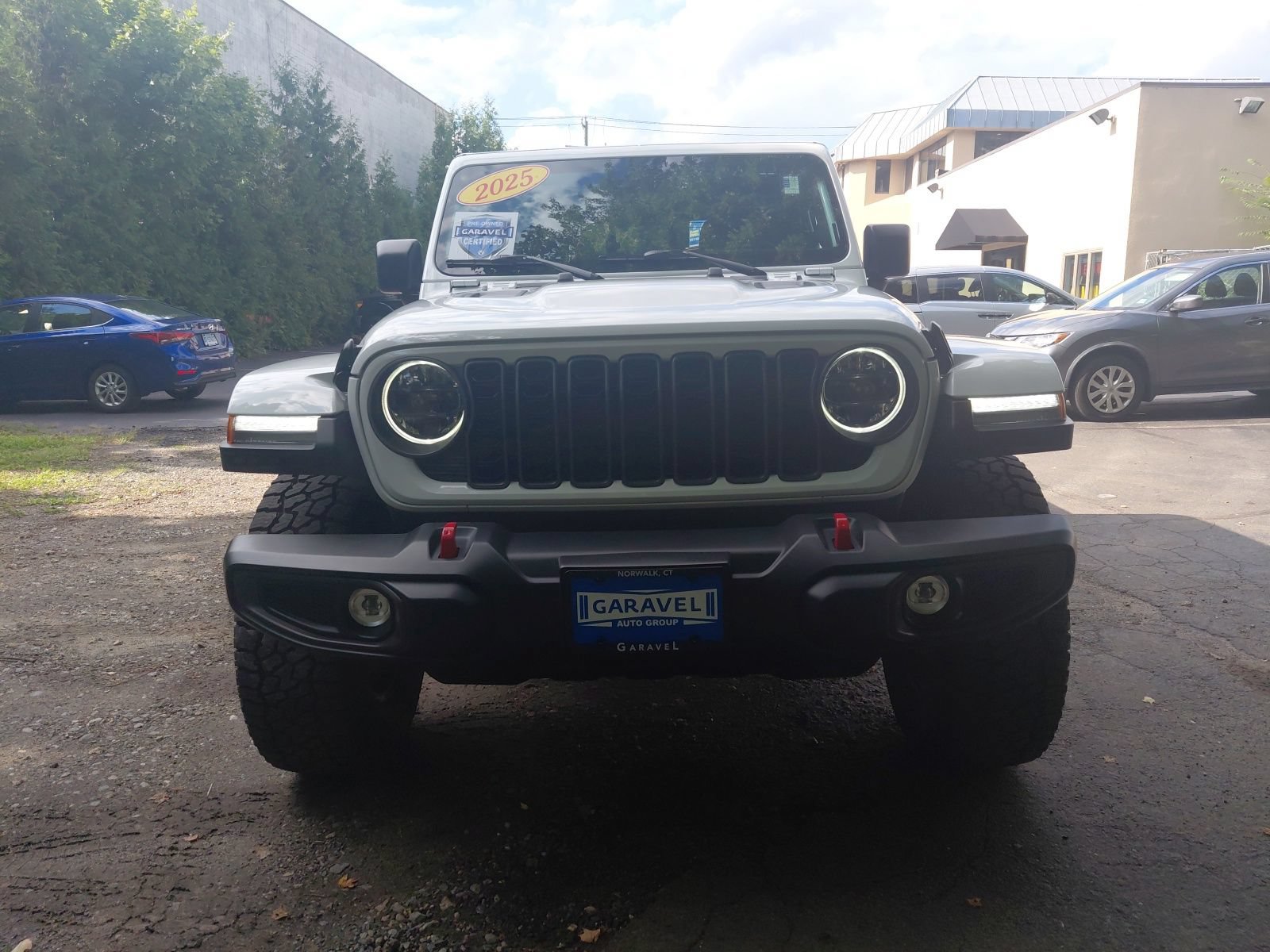 Used 2025 Jeep Gladiator Rubicon w/ Convenience Group AWD/4WD image 21