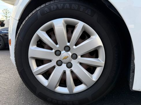 Used 2011 Chevrolet Cruze LS image 32