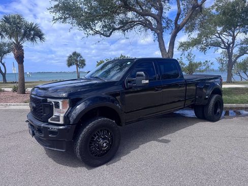 Used 2022 Ford F450 Platinum w/ FX4 Off-Road Package image 3