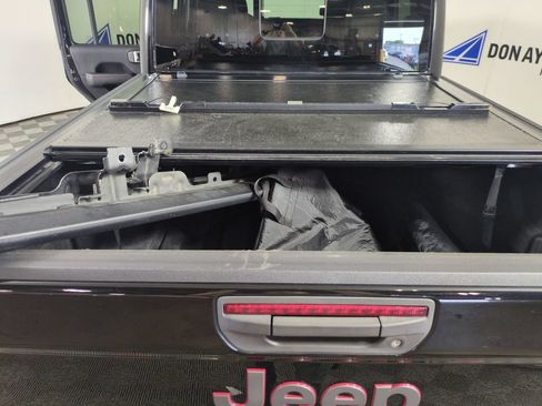 Used 2021 Jeep Gladiator Rubicon AWD/4WD image 23