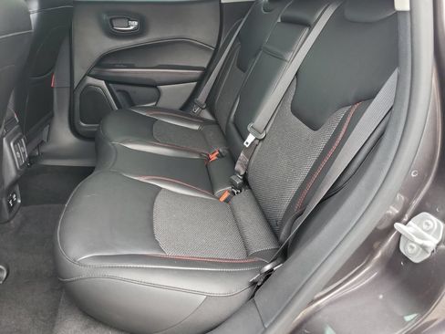 Used 2019 Jeep Compass Trailhawk w/ Cold Weather Group AWD/4WD image 15