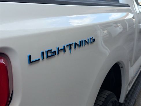 Used 2022 Ford F150 Lightning Platinum image 11
