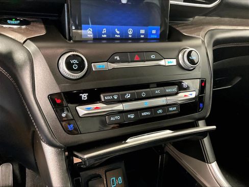 Used 2020 Ford Explorer Platinum w/ Premium Technology Package image 26