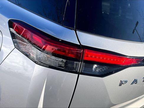 Certified 2024 Nissan Pathfinder SL image 33