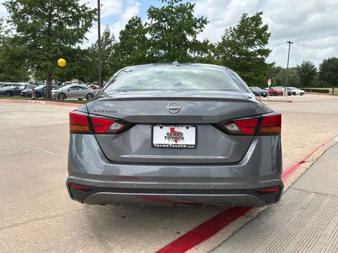 Used 2025 Nissan Altima 2.5 SV FWD image 7