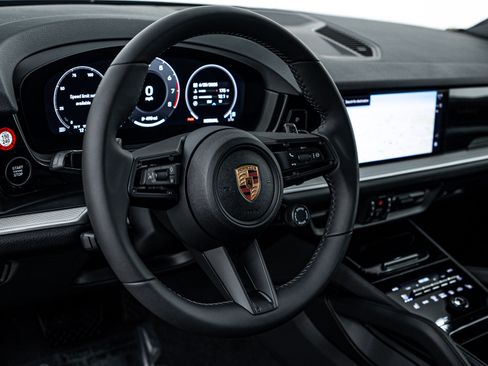 Certified 2025 Porsche Cayenne image 15