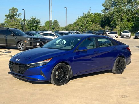 Used 2023 Hyundai Elantra SEL w/ Convenience Package FWD image 5