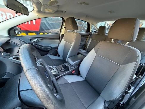 Used 2014 Ford Focus SE w/ SE Winter Package FWD image 7