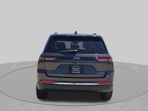 Used 2023 Jeep Grand Cherokee Laredo AWD/4WD image 12