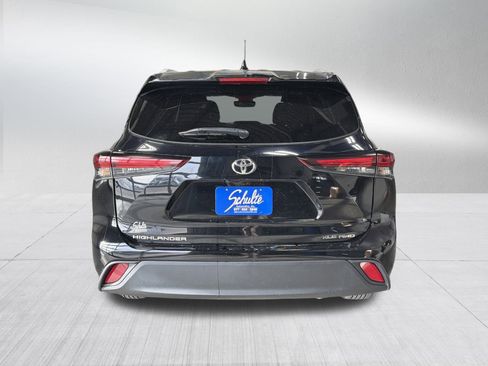 Used 2024 Toyota Highlander XLE image 6