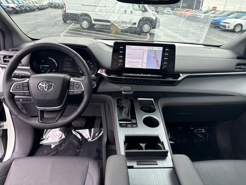 Used 2024 Toyota Sienna XSE image 15
