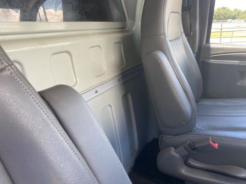 Used 2017 Chevrolet Express 2500 RWD image 38