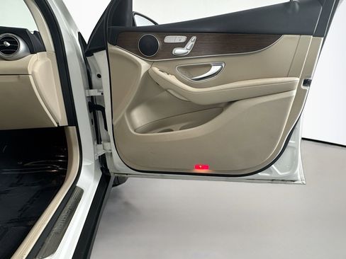 Used 2022 Mercedes-Benz GLC 300 4MATIC image 23