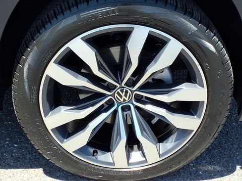 Certified 2022 Volkswagen Atlas Cross Sport SEL Premium R-Line AWD/4WD image 9