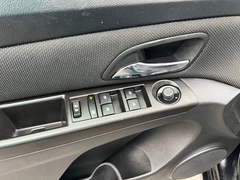 Used 2015 Chevrolet Cruze LT image 16