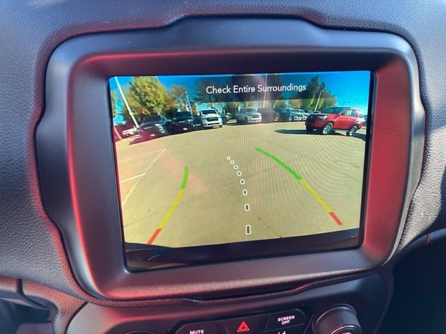Used 2023 Jeep Renegade Latitude AWD/4WD image 19