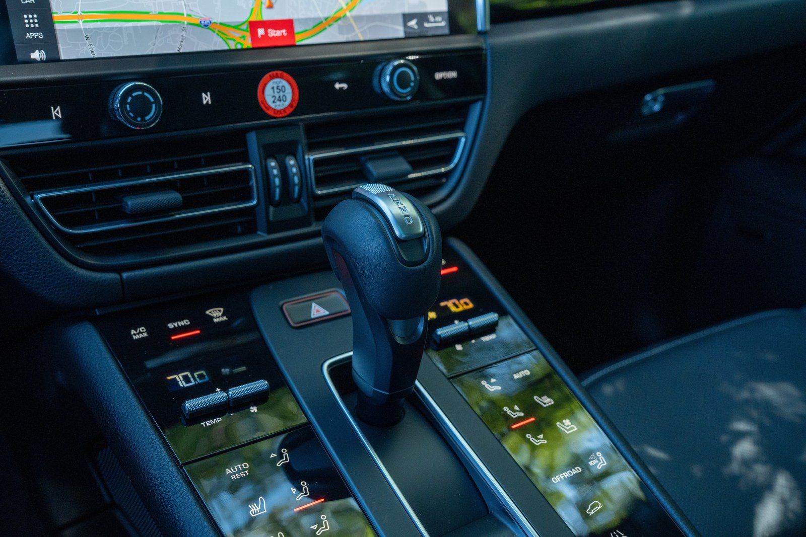 Certified 2026 Porsche Macan AWD/4WD image 30