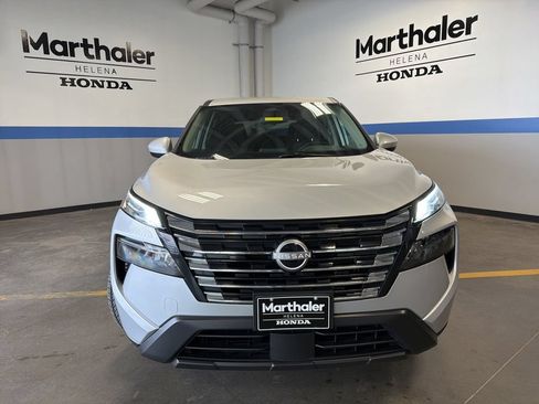 Used 2025 Nissan Rogue SV FWD image 2