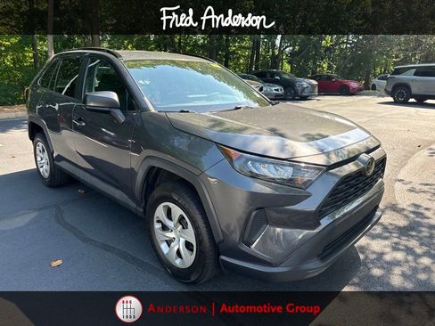 Used 2019 Toyota RAV4 LE FWD image 1