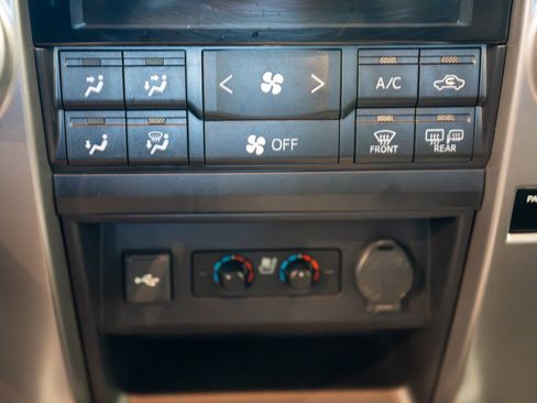Used 2020 Toyota 4Runner Limited AWD/4WD image 34