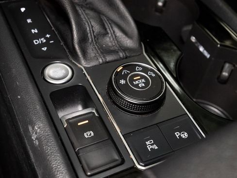 Used 2020 Volkswagen Atlas SEL R-Line AWD/4WD image 25
