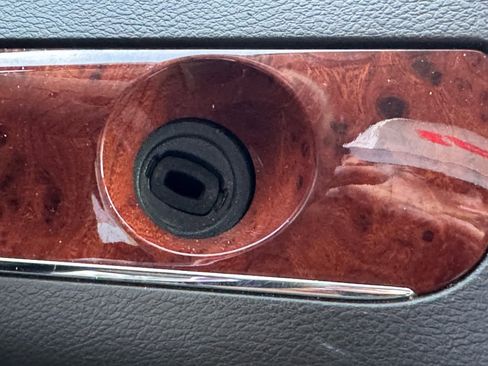 Used 2013 Chrysler Town & Country Touring image 20