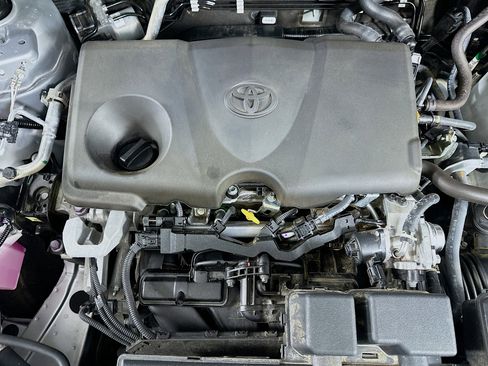 Used 2025 Toyota RAV4 XLE FWD image 31