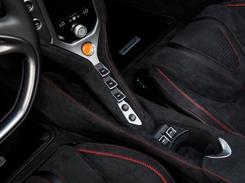 Used 2026 McLaren 750S Spider RWD image 23