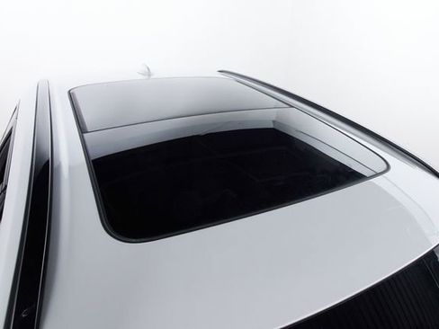 Certified 2025 Volvo XC60 B5 Plus AWD/4WD image 29