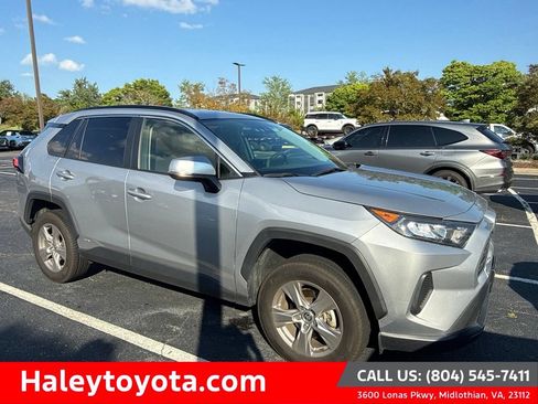 Used 2022 Toyota RAV4 LE AWD/4WD image 1