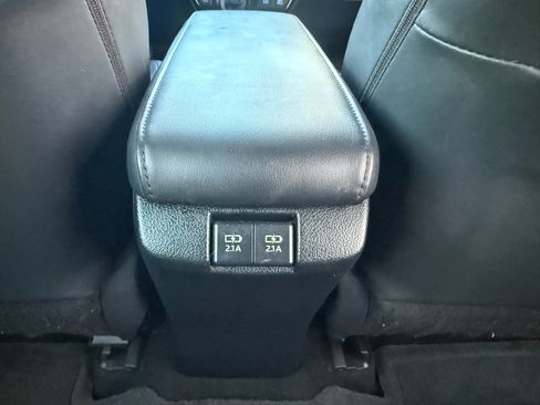 Used 2021 Toyota Prius XLE image 21