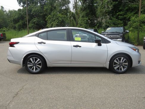 Used 2023 Nissan Versa S w/ S Plus Package image 5