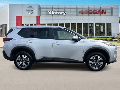 Used 2023 Nissan Rogue SV AWD/4WD image 2