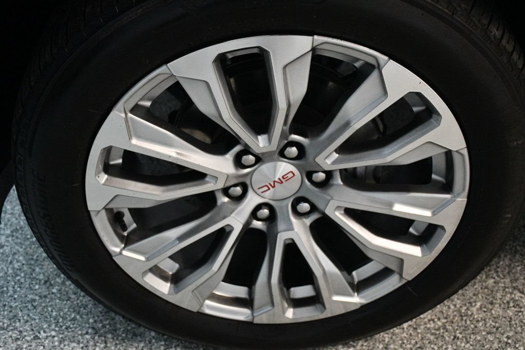 Used 2024 GMC Yukon XL Denali AWD/4WD image 19