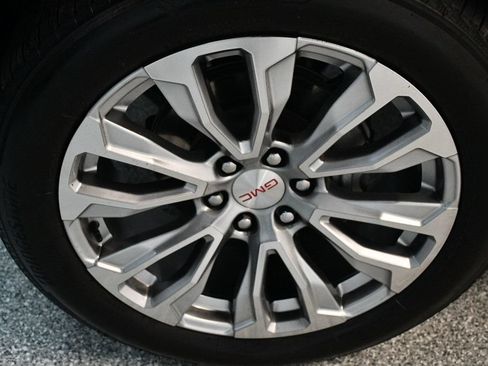 Used 2024 GMC Yukon XL Denali AWD/4WD image 19