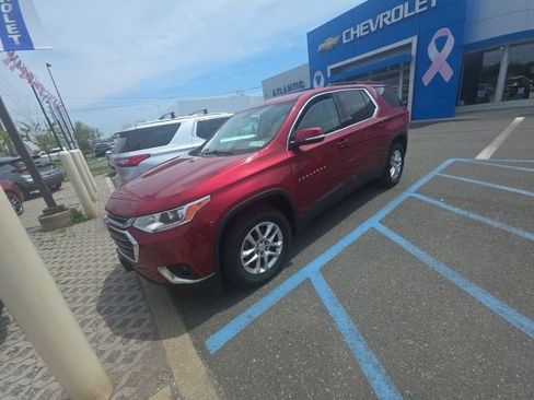 Used 2019 Chevrolet Traverse LT FWD image 2
